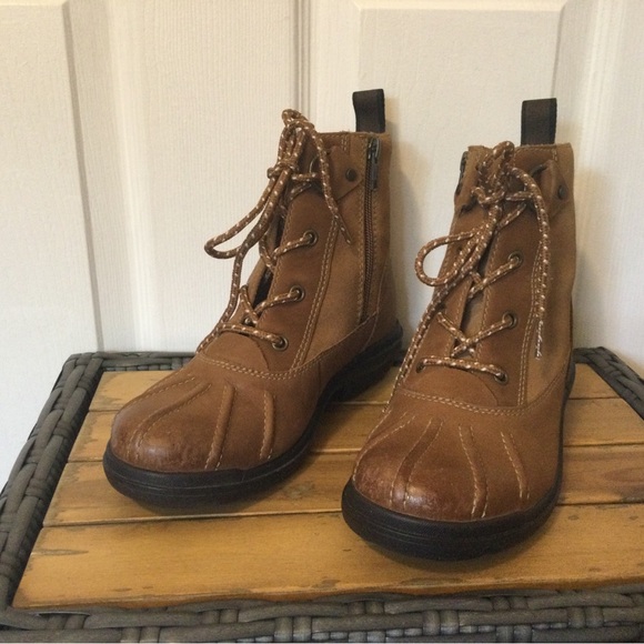 UGG Hapsburg Duck Dtyke Number 1120785, Chestnut, Size 6 - Picture 2 of 8